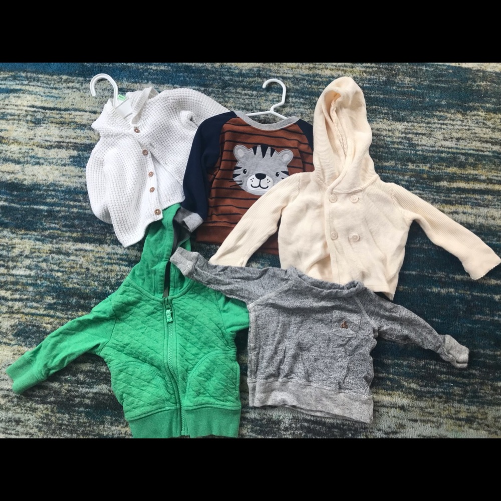 Sweaters, sweatshirts size: 12 months
